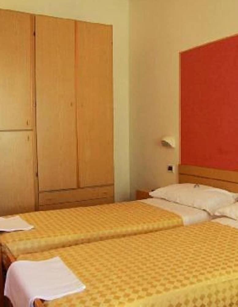 Hotel Losanna Rimini Exterior photo